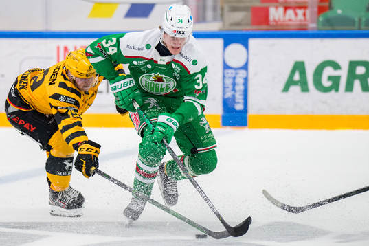 Rögles Adam Edström och Skellefteås Tuomas Kiiskinen