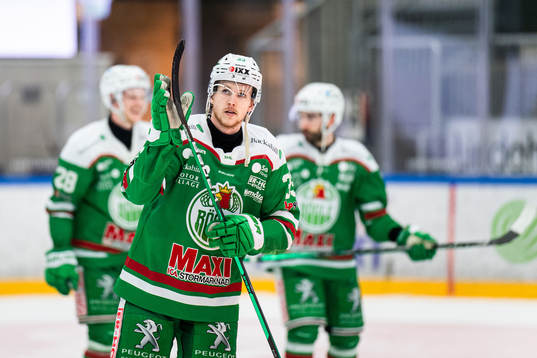 Rögles Niklas Hansson jublar
