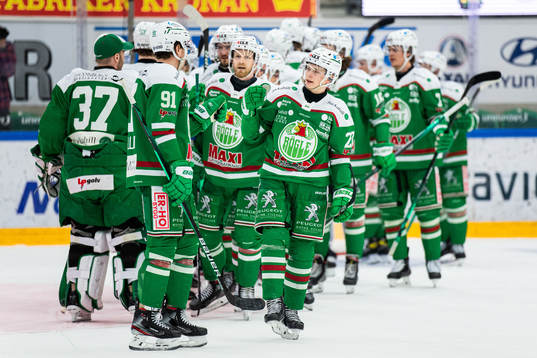 Rögles Adam Tambellini och Samuel Jonsson jublar