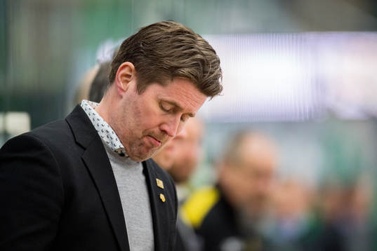 Skellefteås tränare Stefan Klockare deppar
