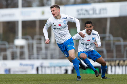 Värnamos Robin Dzabic och Erick Brendon jublar