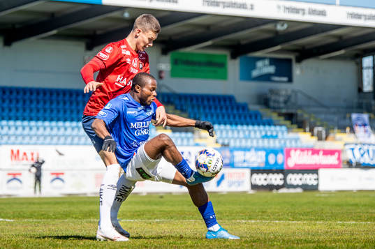 Trelleborgs Henry Offia mot Örgrytes Arvid Brorsson