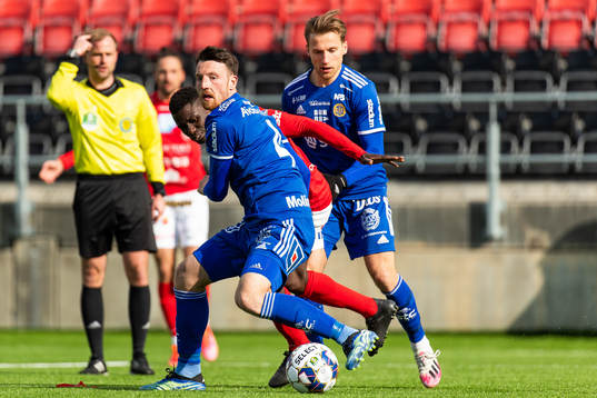 Sundsvalls Alexander Blomqvist och Norrbys Bubacarr Jobe