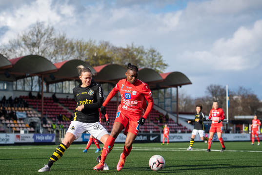 s Evelina Finndell och Linköpings Uchenna Grace Kanu