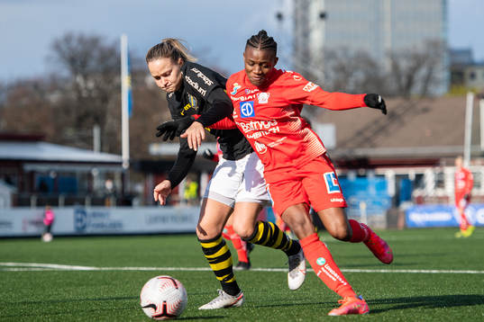 s Evelina Finndell och Linköpings Uchenna Grace Kanu