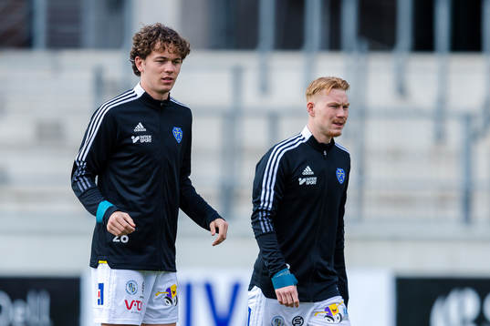 Falkenbergs Kalle Björklund och Linus Borgström värmer