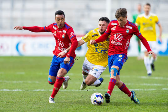 Bläddra bland fler bilder av Fotboll, Superettan, Öster - Falkenberg