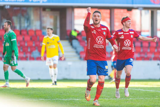 Östers James Keene jublar