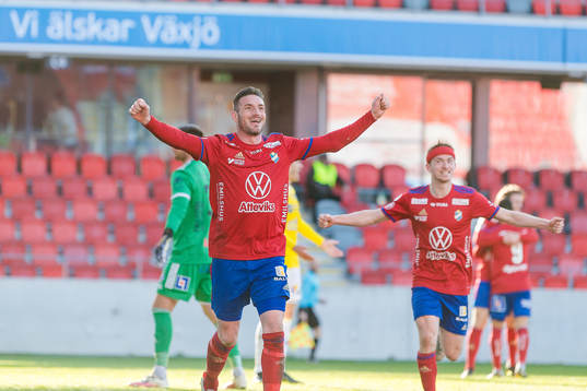 Östers James Keene jublar