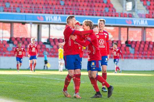 Östers James Keene jublar