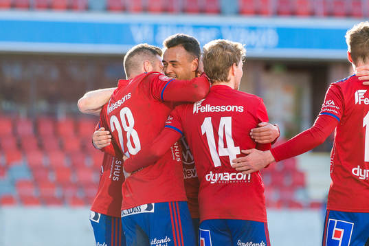 Östers James Keene och Marc Rochester Sörensen jublar