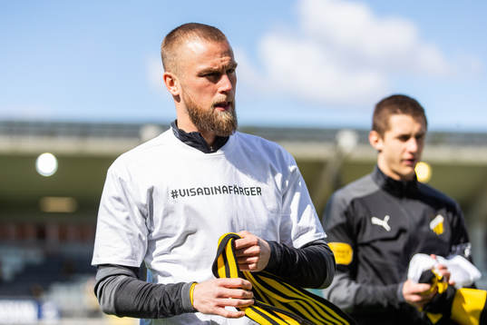 Häckens Alexander Faltsetas har på sig en t-shirt med