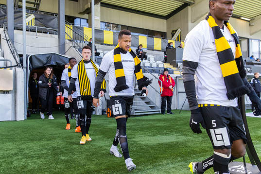 Häckens Martin Olsson har på sig en t-shirt med texten