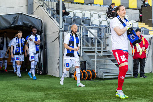 Sirius Karl Larson och målvakt David Mitov Nilsson har på