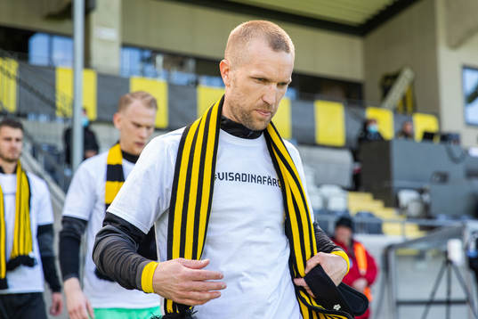Häckens Rasmus Lindgren har på sig en t-shirt med texten