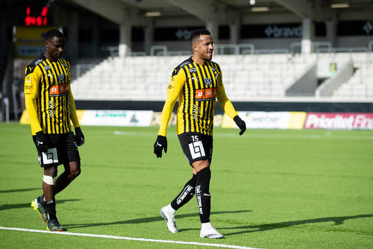 Häckens Godswill Ekpolo och Martin Olsson  deppar