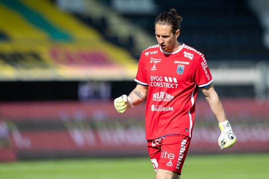 Sirius målvakt David Mitov Nilsson jublar