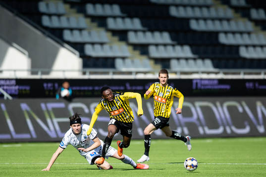 Sirius Jamie Roche och Häckens Benie Adama Traore