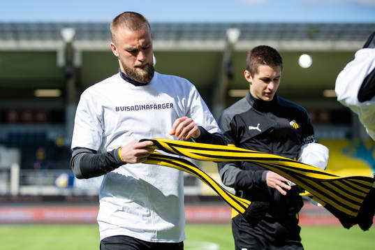 Häckens Alexander Faltsetas har på sig en t-shirt med
