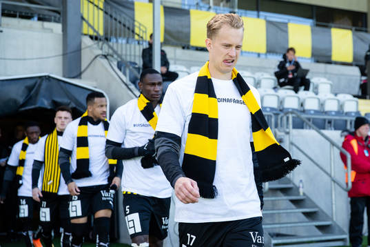 Häckens Gustav Berggren har på sig en t-shirt med texten