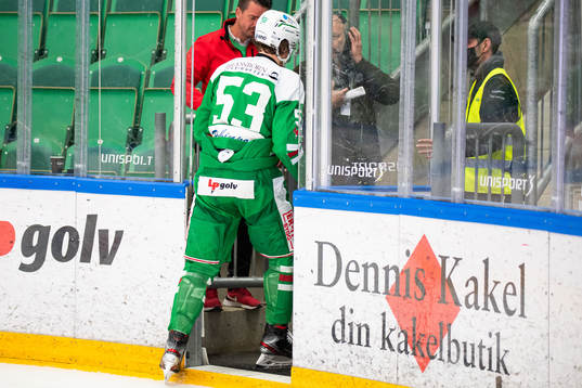 Rögles Moritz Seider lämnar isen skadad