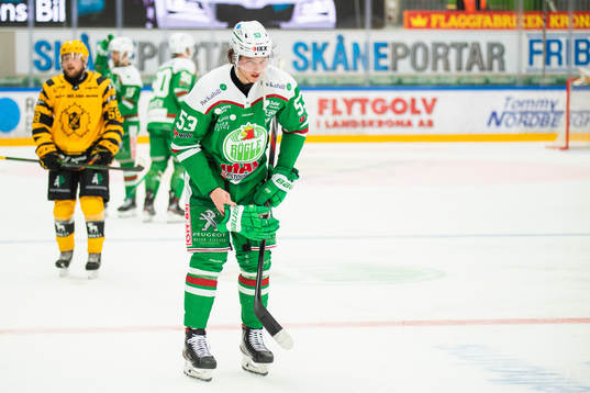 Rögles Moritz Seider lämnar isen skadad