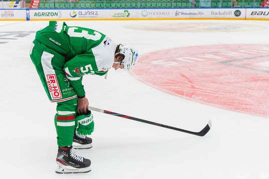 Rögles Moritz Seider lämnar isen skadad
