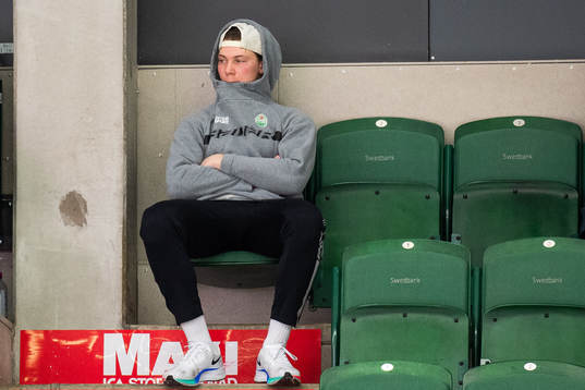 Rögles Moritz Seider sitter på läktaren