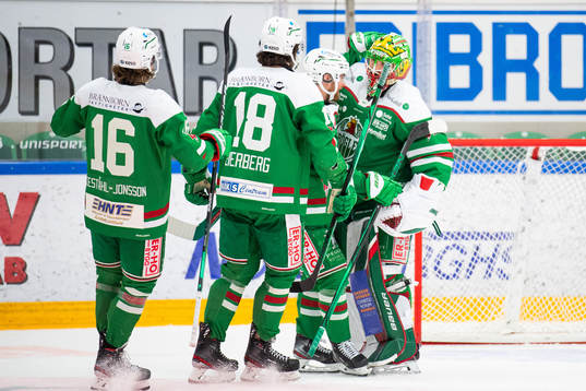 Rögles Simon Ryfors och målvakt Christoffer Rifalk jublar