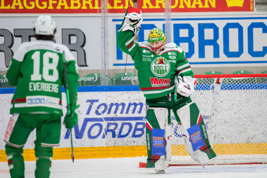 Rögles målvakt Christoffer Rifalk jublar