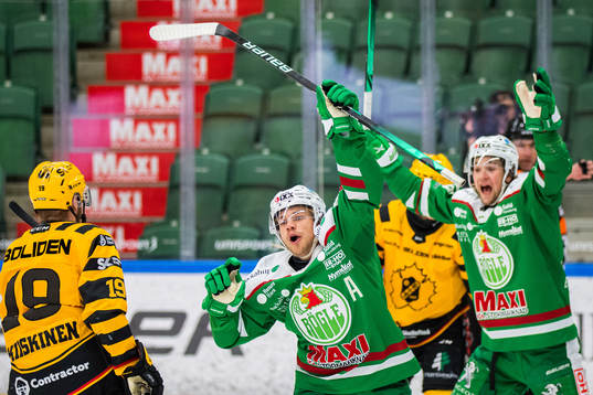 Rögles Leon Bristedt jublar