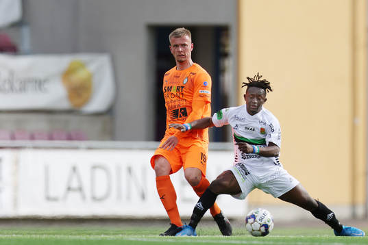 GAIS Michael Kargbo och AFC Eskilstunas Alexander Ahl
