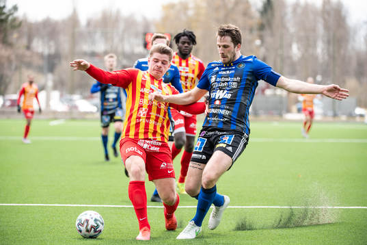Örebro Syrianskas Kevin Johansson och Karlstads Stefan