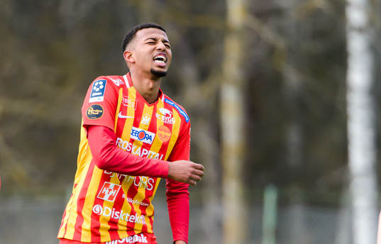 Örebro Syrianskas Joel Berhane har ont