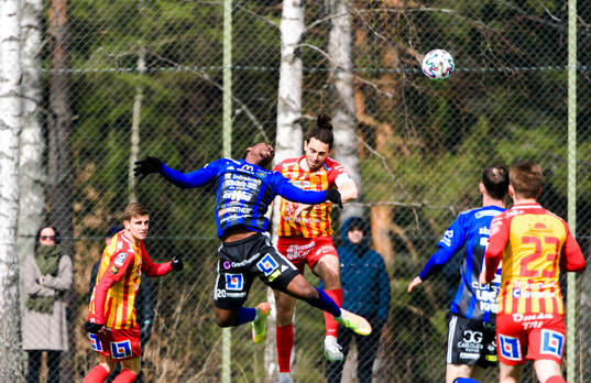 Karlstads Boye Isaac Edegware och Örebro Syrianskas