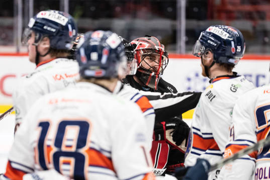 Örebros målvakt Jhonas Enroth och Växjös Linus Nässén