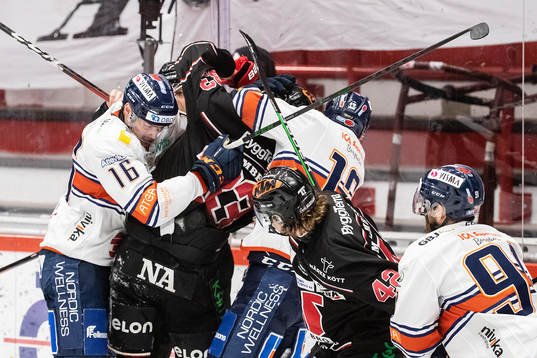Växjös Brendan Gaunce mot Örebros Christopher Mastomäki