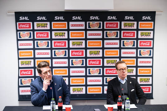 Växjös tränare Sam Hallam och Örebros tränare Niklas