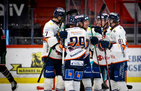 Växjös Marcus Sylvegård jublar vid 0-1 med Pontus