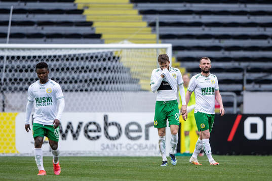 Hammarbys Akinkunmi Amoo, Simon Sandberg och Mads Fenger