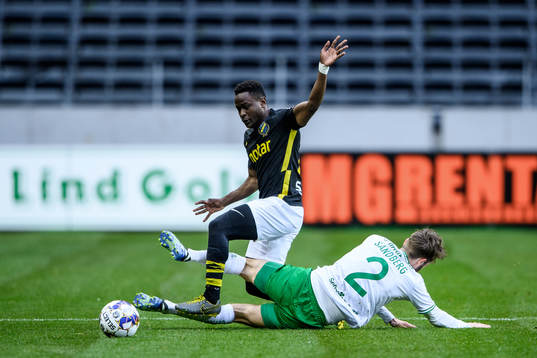 s Erick Otieno och Hammarbys Simon Sandberg