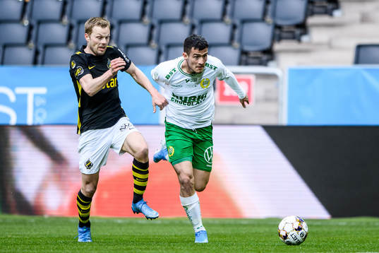 s Sebastian Larsson och Hammarbys Astrit Selmani