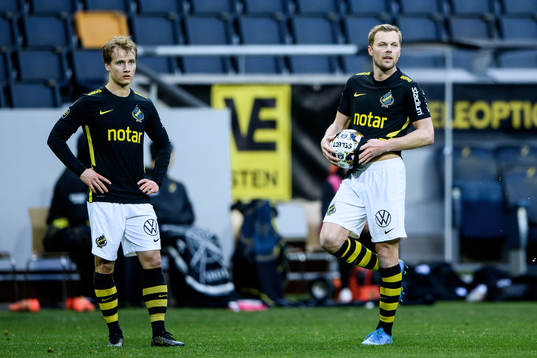 s Saku Ylätupa och Sebastian Larsson