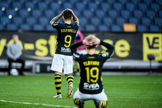 s Nicolas Stefanelli och Saku Ylätupa deppar