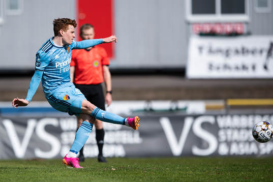 Djurgårdens Aslak Witry lägger en straff