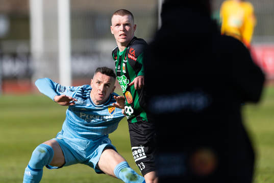 Djurgårdens Haris Radetinac och Varbergs Anton Liljenbäck