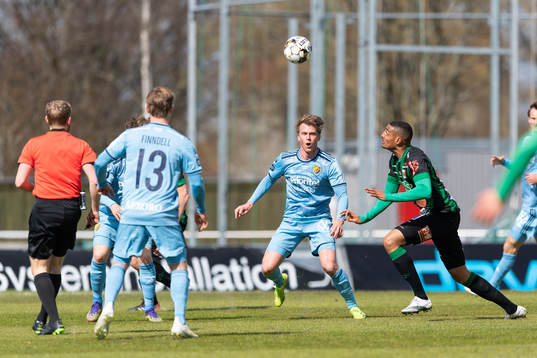 Djurgårdens Hampus Finndell och Varbergs Simon Karlsson