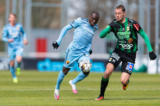 Djurgårdens Edward Chilufya och Varbergs Albert Ejupi