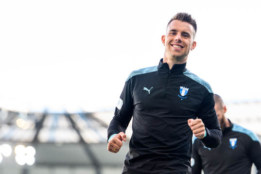 Malmö FFs Jonas Knudsen värmer upp