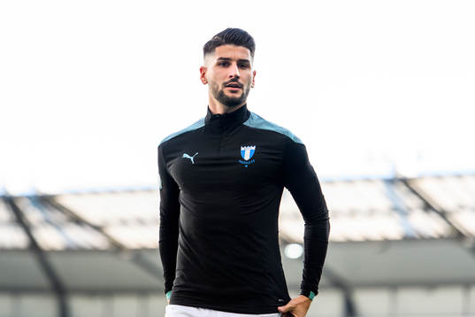 Malmö FFs Antonio Colak värmer upp